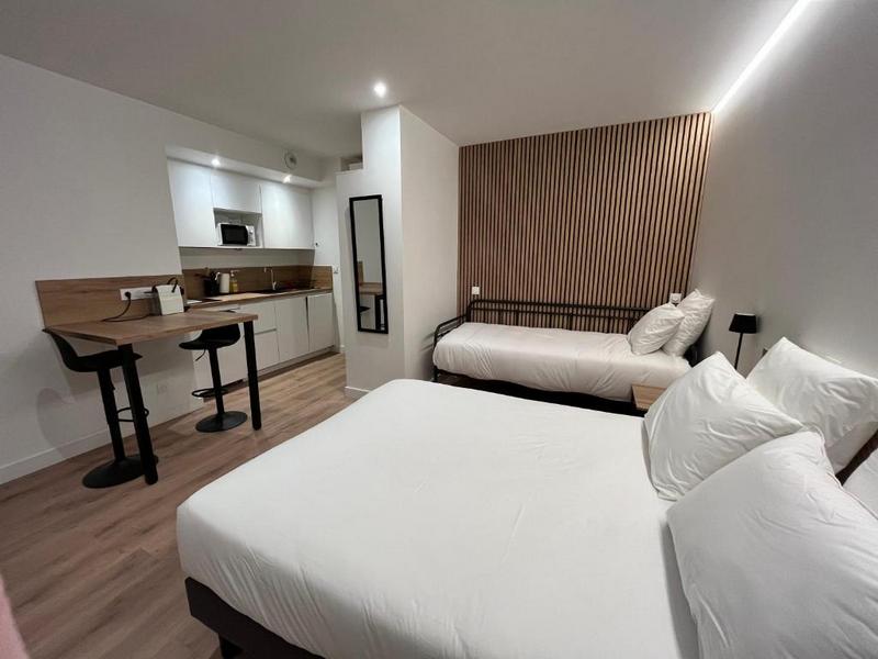 studio-hotel-biarritz-LTB-La-Table-Basque_Studio-Triple-standard_chambre-photo-03